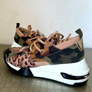 Fashion sneakers Steve Madden stylish with great design.